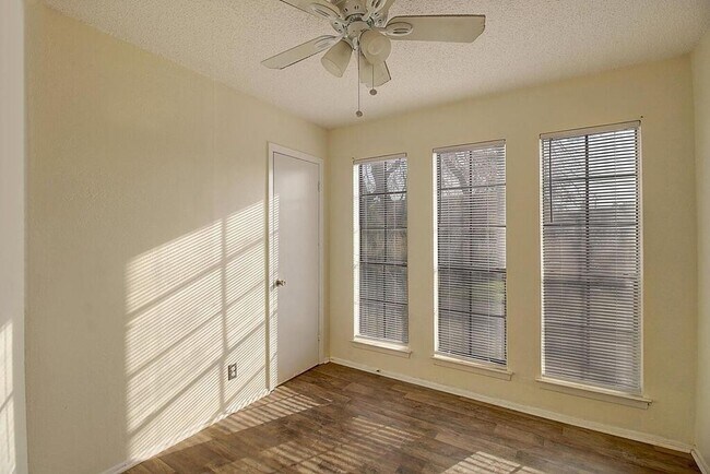 Building Photo - 2314 Capitan Dr