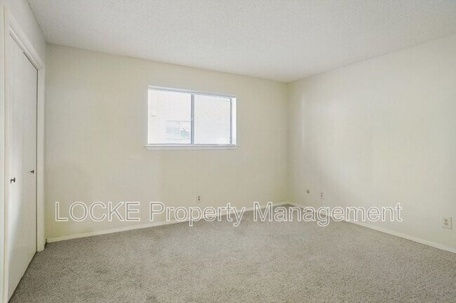 Building Photo - 4920 Byers Ave