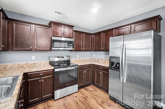 Building Photo - 4937 Broad Leaf Ct
