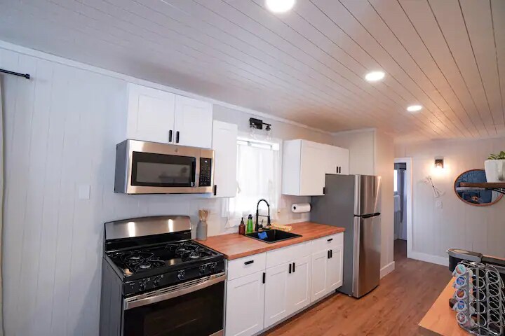 Building Photo - 405 Holmes Ln