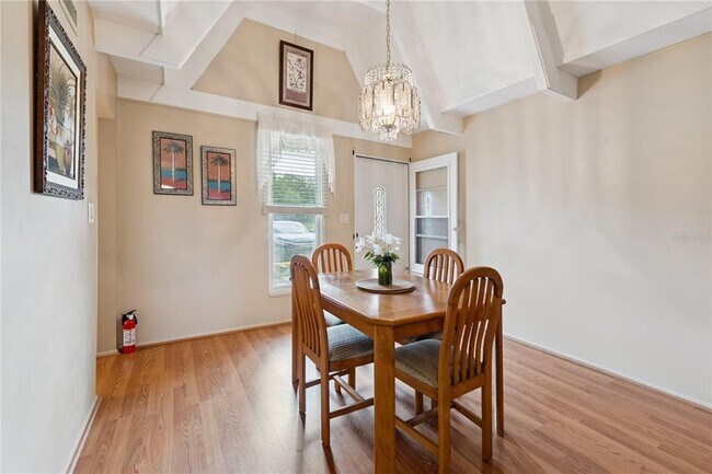 Building Photo - 3821 Club Cir