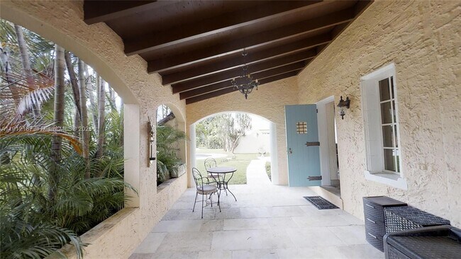 Building Photo - 327 Menores Ave