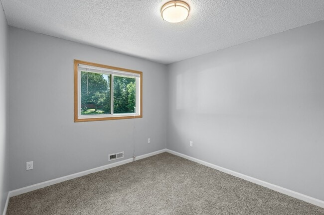 Building Photo - 14840 Dallara Ave