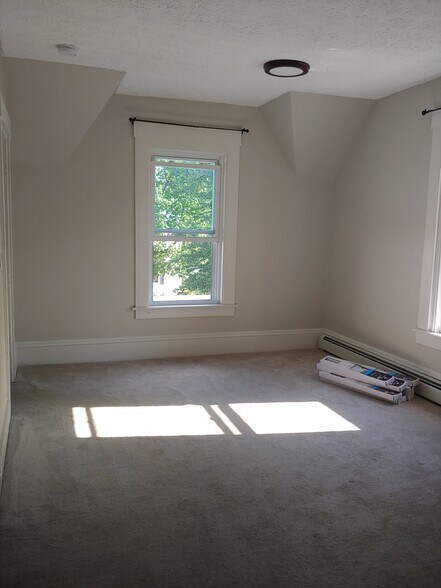 Building Photo - 90 Sagamore St