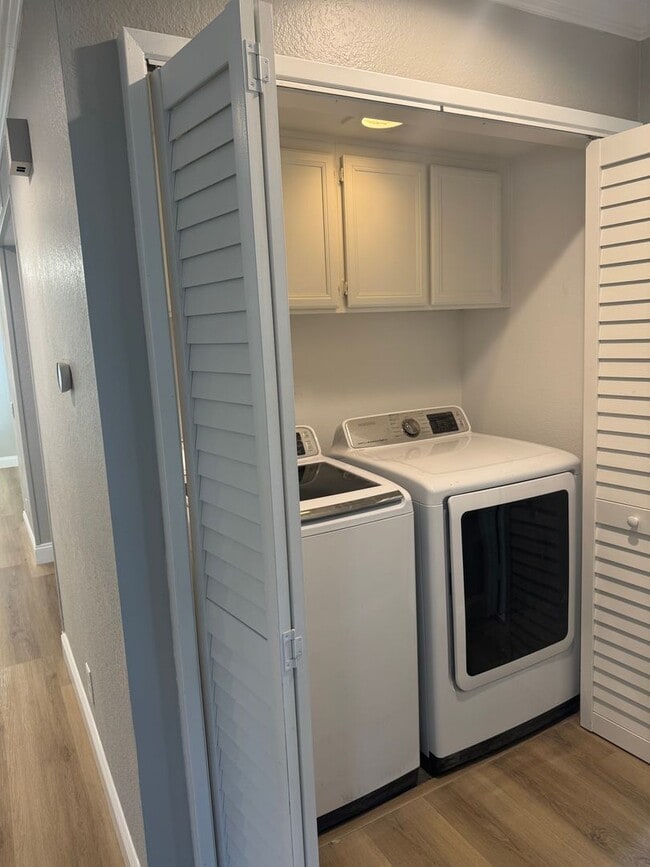 Building Photo - 2 Bedroom, Newly Renovated Beautiful Condo...