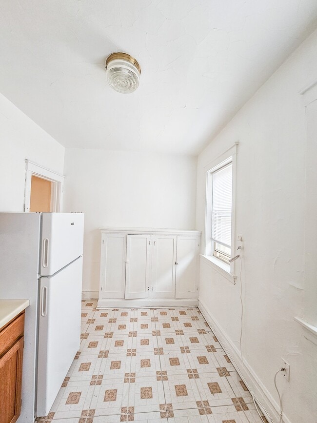 Building Photo - 4445 N Damen Ave