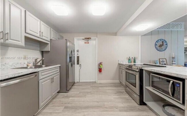 Building Photo - 1561 NE 12th Terrace