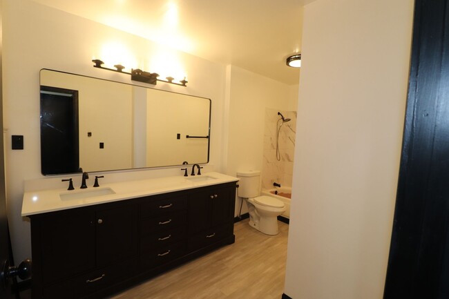 Building Photo - Spacious home for rent!