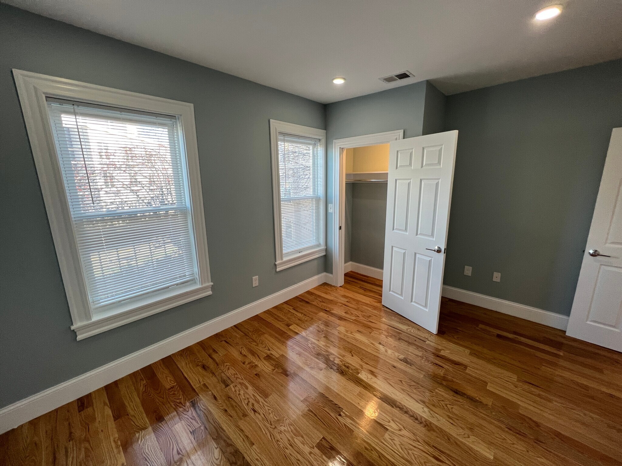 Building Photo - 372 Oxford St