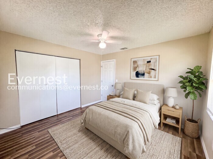 Building Photo - 2119 Navel Cir S