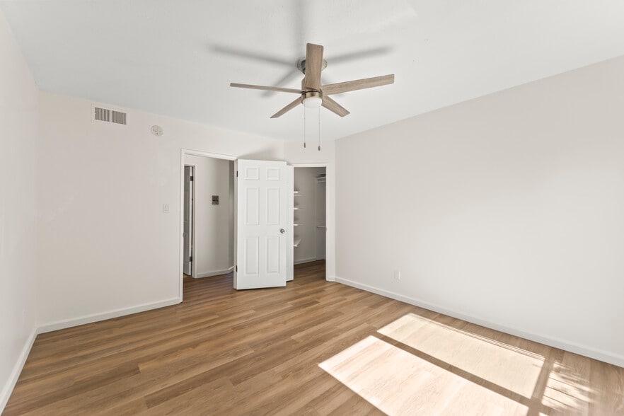 2nd Bedroom 2 - 1214 S Alma St