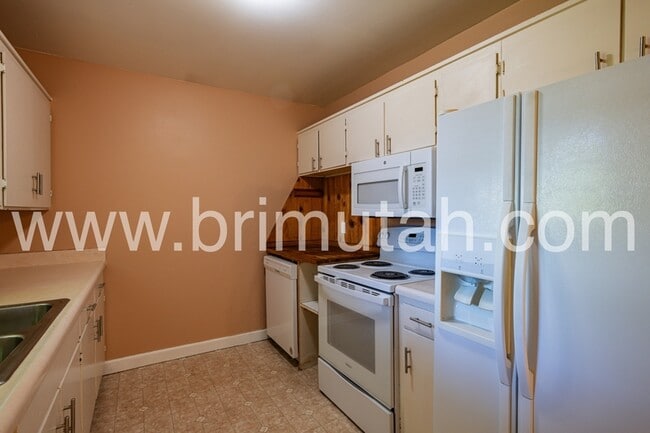 Building Photo - 1561 E 4945 S