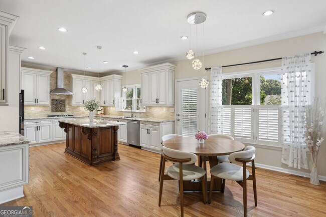Building Photo - 2059 Sugar Springs Dr