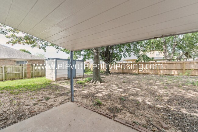 Building Photo - 1504 N Willow Ave