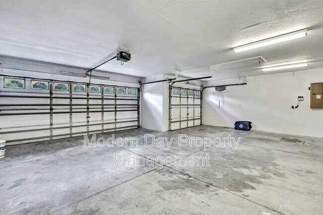 Building Photo - 12320 Papercraft Ave