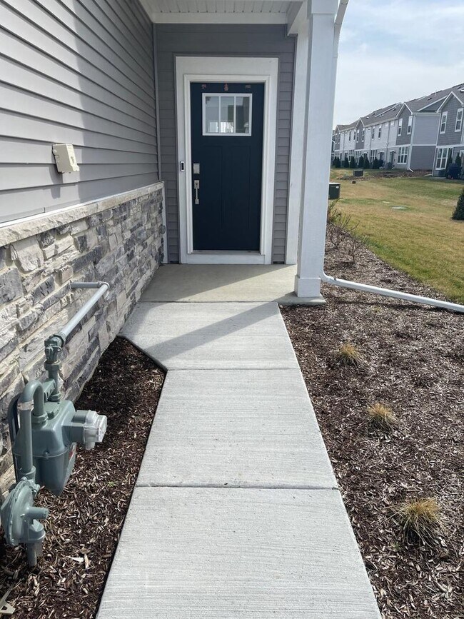 Building Photo - 12011 Jordi Rd