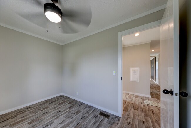 Building Photo - 5233 Clarksville Rd