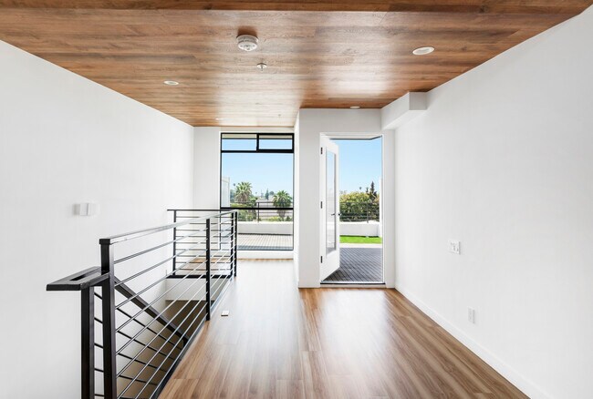 Building Photo - 10839 Kling St