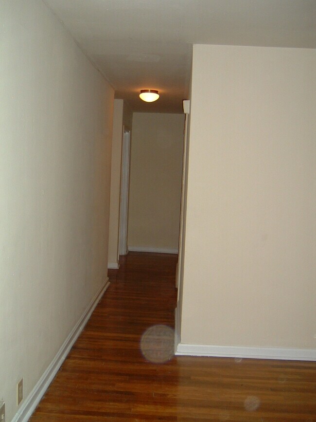 Building Photo - 5932 Belmont Ave