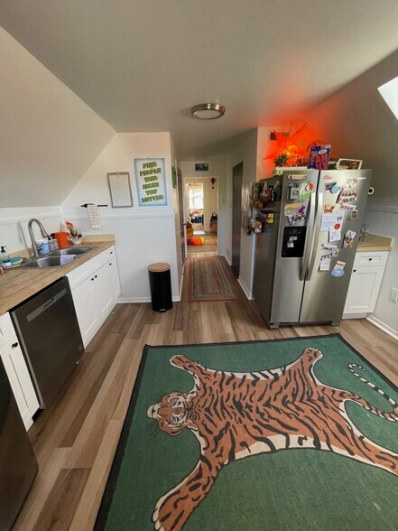 kitchen hallway - 1300 W Addison St
