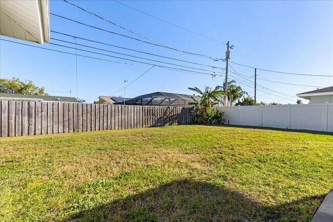 Building Photo - 13923 Brewster Dr