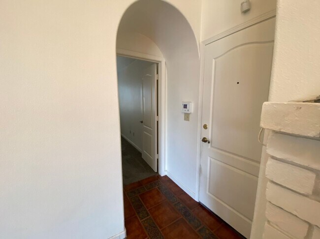 Building Photo - Single story located on a court!