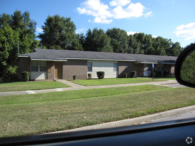 Building Photo - Loachapoka Villas