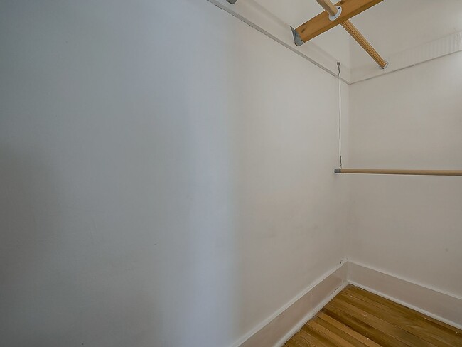 Building Photo - Fully Remodeled 2-Bed Home in Dearborn!