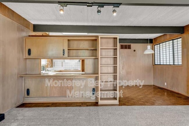 Building Photo - 635 Grace St