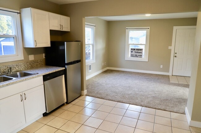 Building Photo - Recently Remodeled 3 bedroom 2 bath Home - Close to State Capitol - On BUS LINE