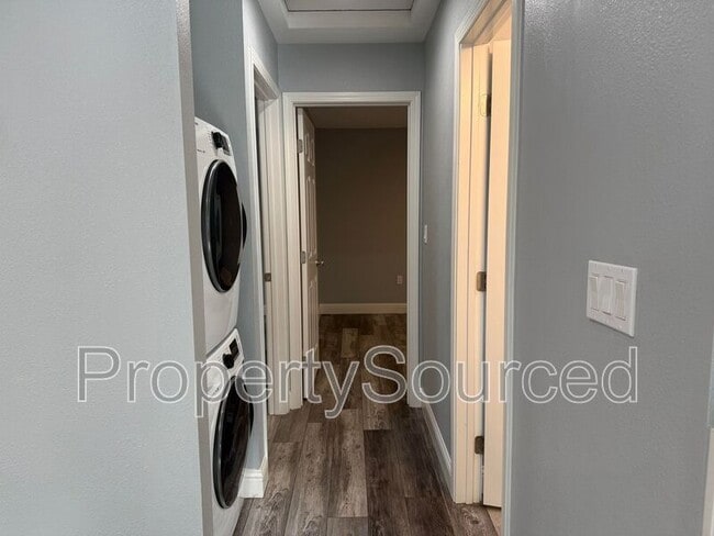 Building Photo - 805 W Yosemite Ave