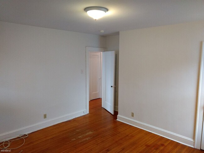 Building Photo - 3 br, 1 bath Duplex - 899 Mercer Street 2
