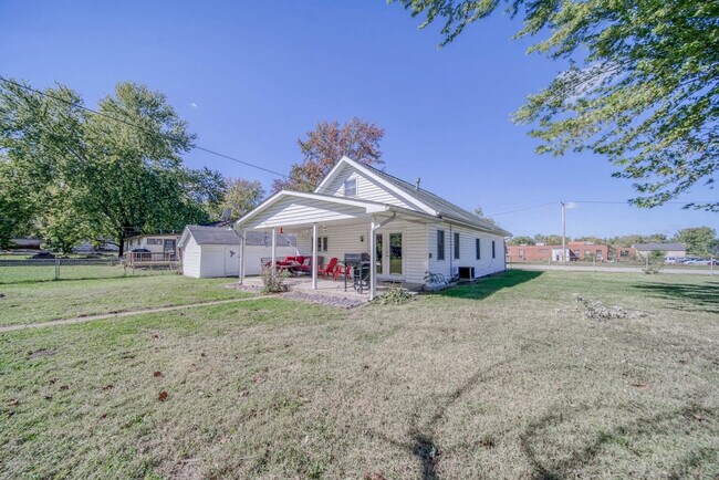 Building Photo - 316 E Hardy St