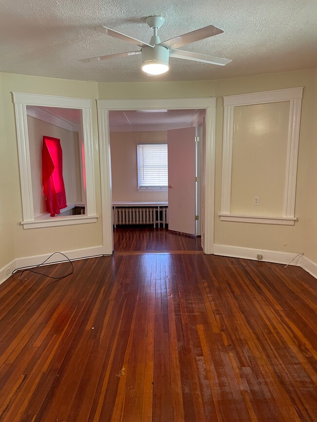 Bedroom - 581 Beechwood Ave