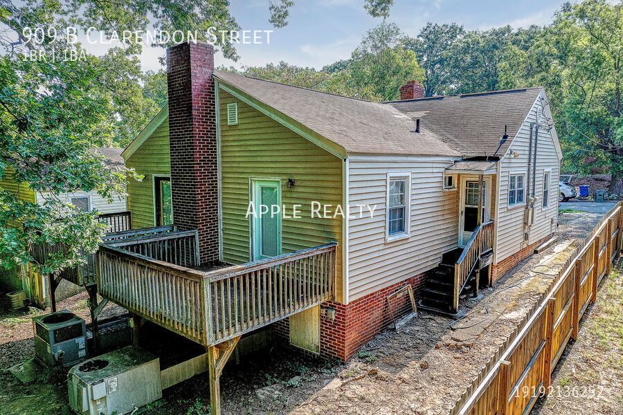 Building Photo - 909 Clarendon St