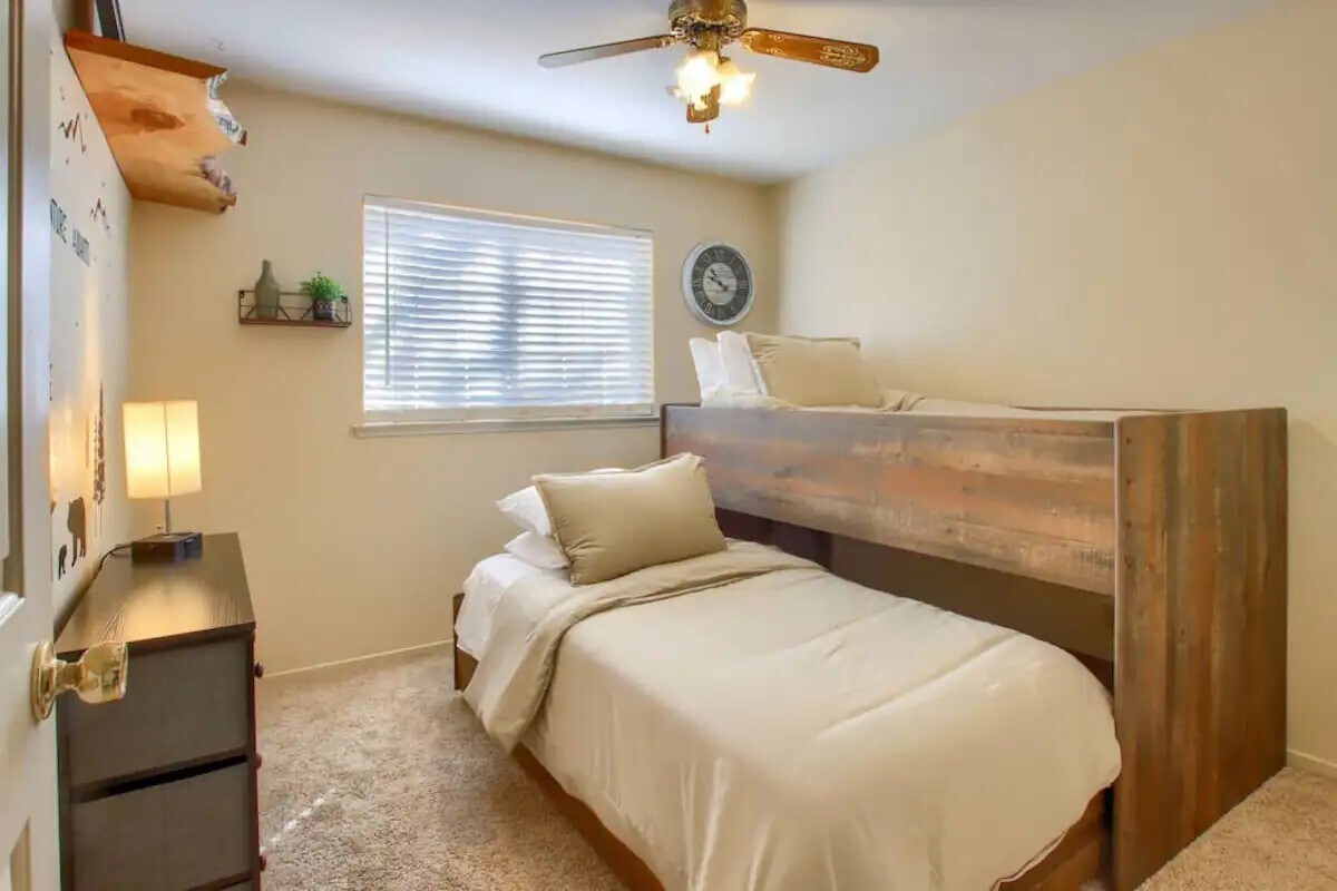 Building Photo - 2410 Coachman Rd