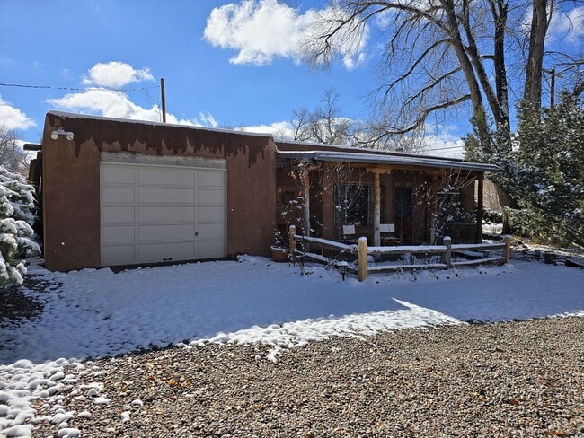 Building Photo - 1489 Bishops Lodge Rd