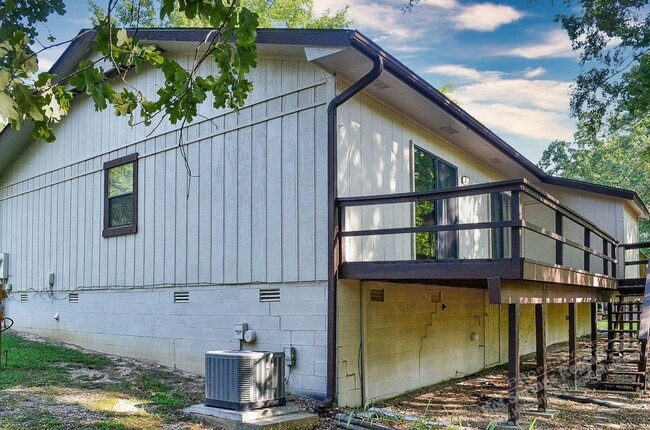 Building Photo - West Gate Area | LaCoruna Courts| Townhome | Unfurnished