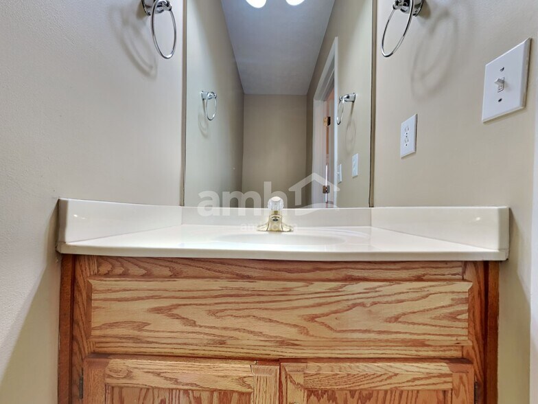 Building Photo - 1617 E Blairmont Dr