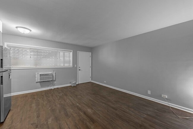 Building Photo - 7201 W Wellington Ave