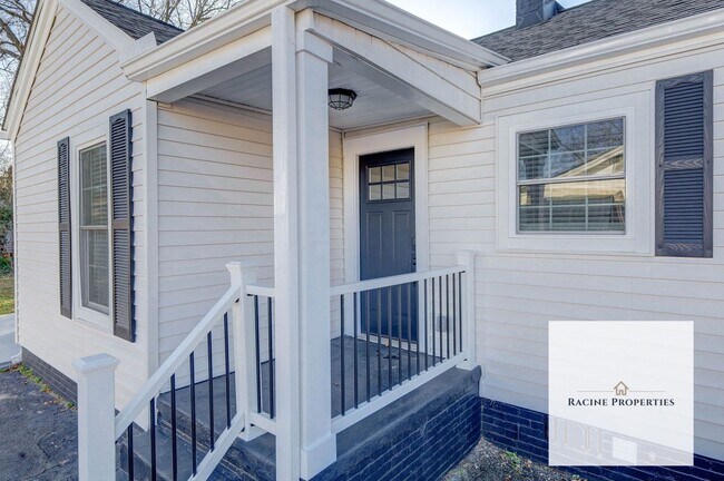 Building Photo - Charming Three Bedroom in Greer, SC