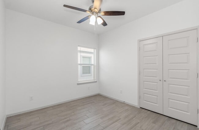 Building Photo - 1212 Shavano Dr