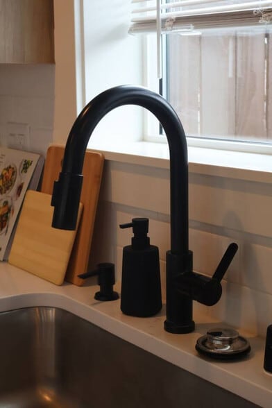 Building Photo - 204 E 35th St