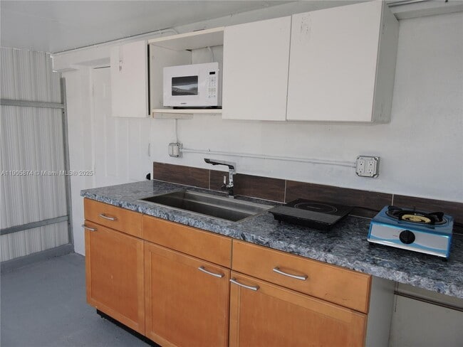 Primary Photo - 5451 W 10th Ave