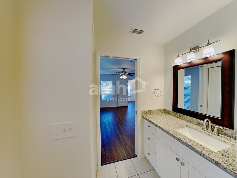 Building Photo - 9605 27th Ave E