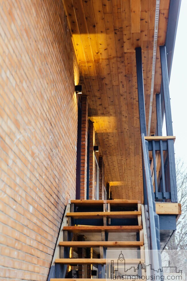 Building Photo - 326 E Hillsdale St