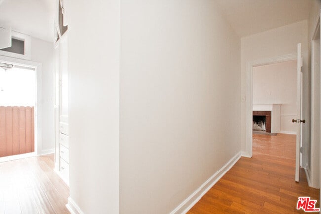 Building Photo - 153 Hollister Ave