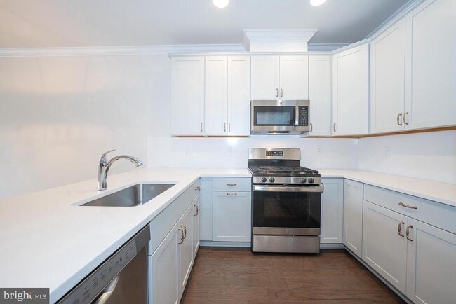 Building Photo - 220 Charles Ellis Dr