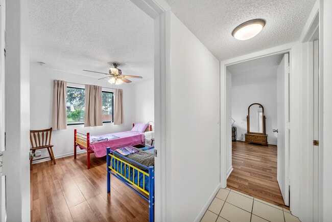 Building Photo - 3402 Gardens E Dr