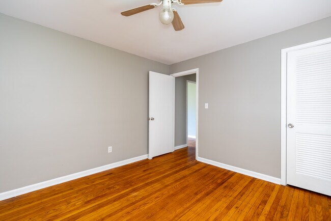 Building Photo - 7215 Earl Dr